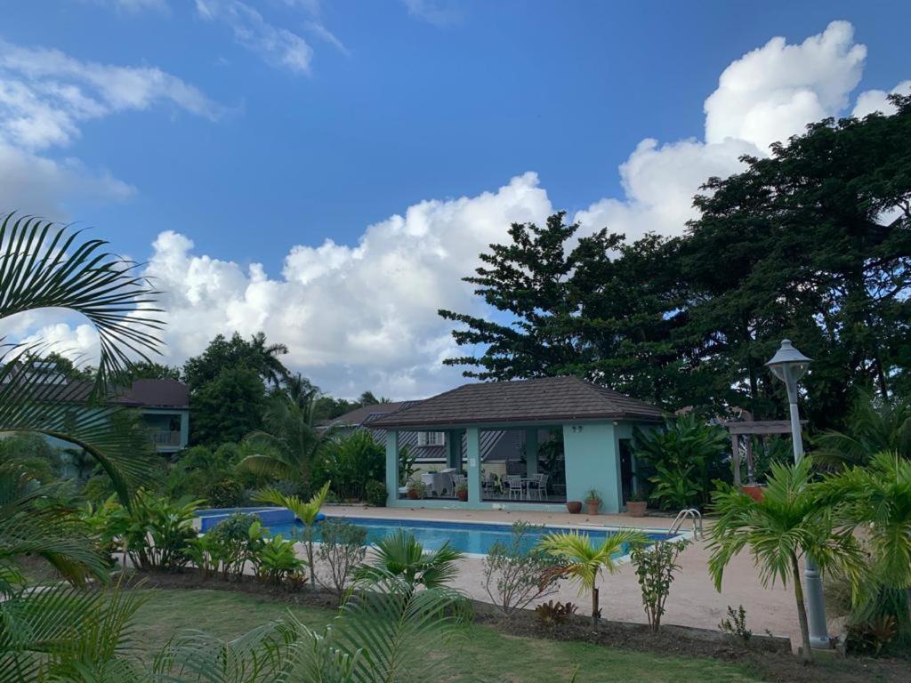 Water Mills- Beach Apartments Mammee Bay Exterior photo